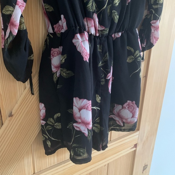 Floral romper with pockets - Picture 2 of 6